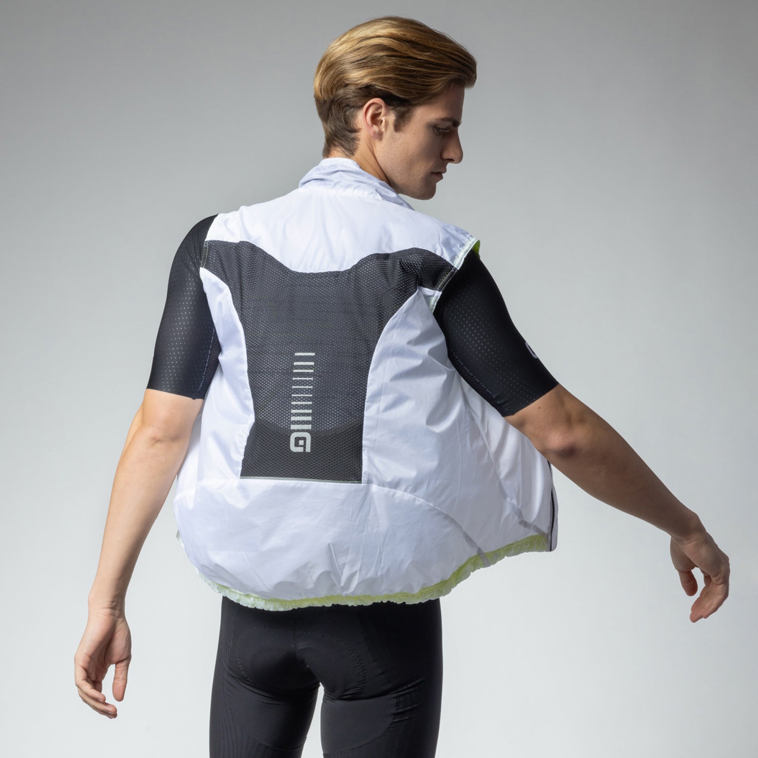al-cycling-gilet-uomo-light-pack-ale-gilet-antivento-impachettabile-da-ciclismo image 2