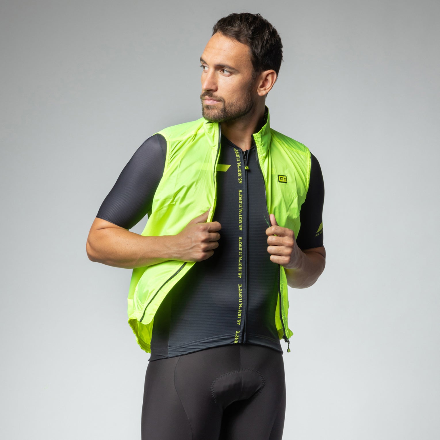 al-cycling-gilet-uomo-light-pack-ale-gilet-antivento-impachettabile-da-ciclismo image 6