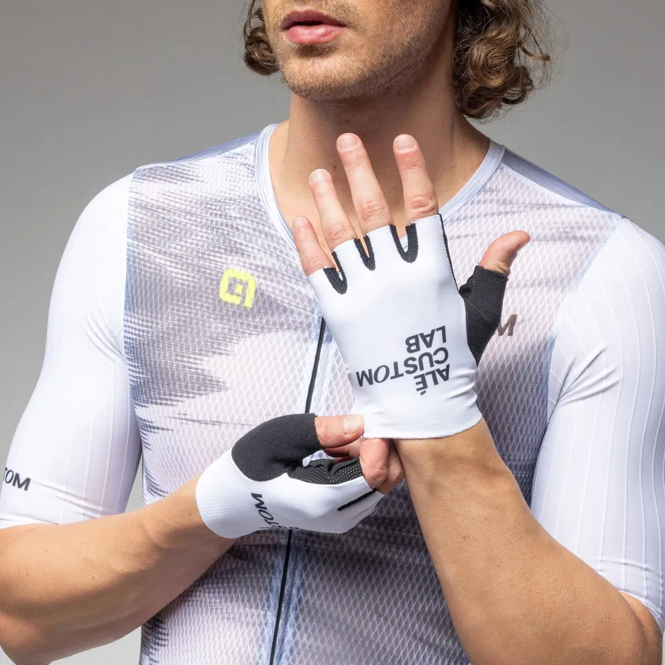 guanti-al-cycling-unisex-palmo-ergonomico-anti-shock-e-grip-in-silicone image 1