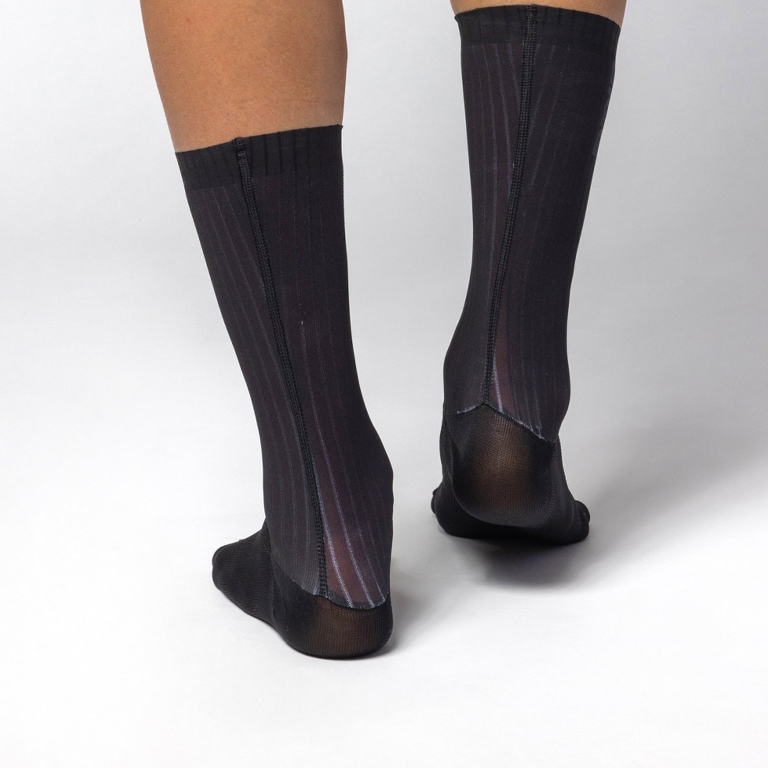 calzini-unisex-al-cycling-fluida-aerodinamici-con-grip-dots image 6