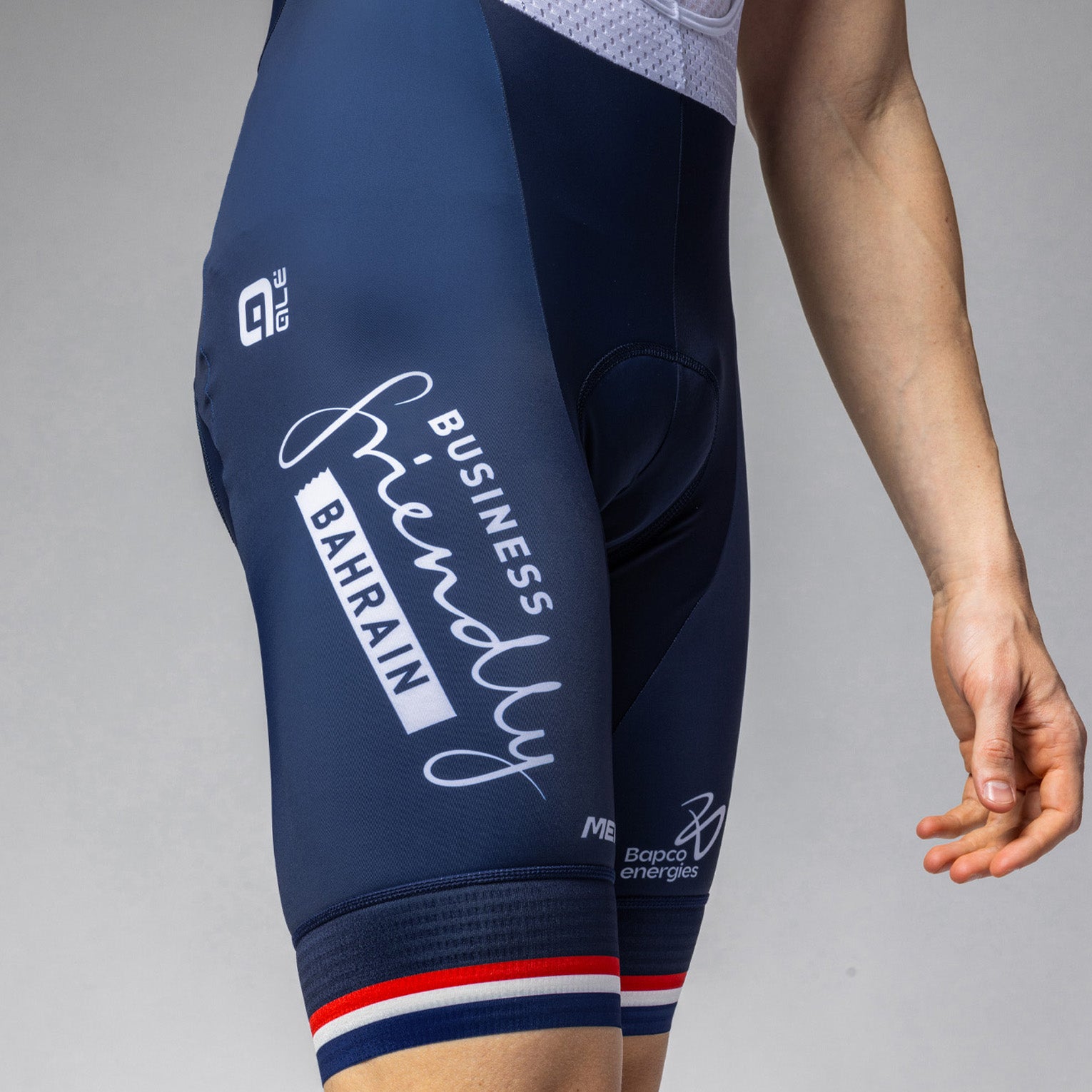 al-cycling-pantaloncino-con-bretelle-uomo-bahrain-victorious-campione-britannico image 4