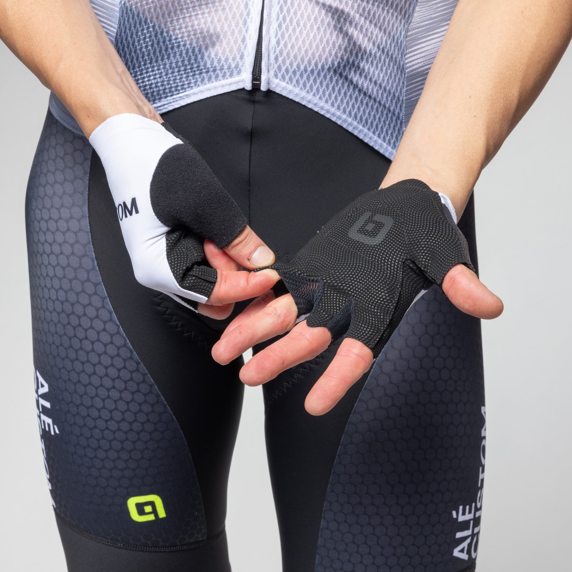 guanti-al-cycling-unisex-palmo-ergonomico-anti-shock-e-grip-in-silicone image 2