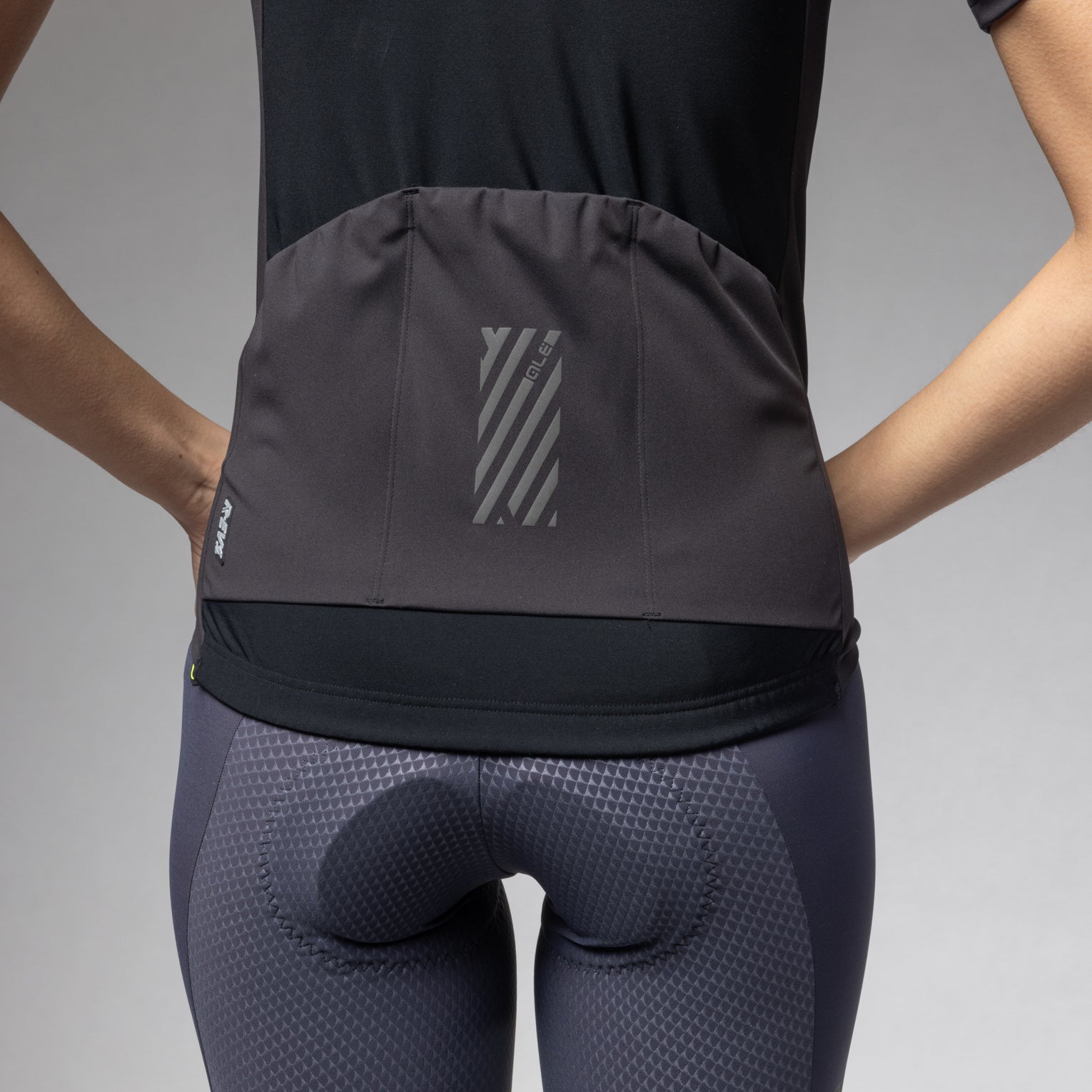 al-cycling-giacca-idrorepellente-donna-defence-antipioggia-traspirante-per-cicli image 5