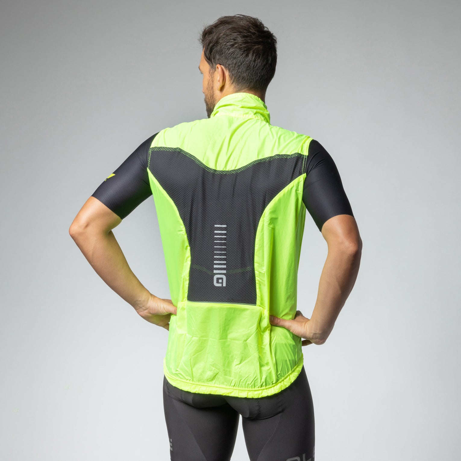 al-cycling-gilet-uomo-light-pack-ale-gilet-antivento-impachettabile-da-ciclismo image 7