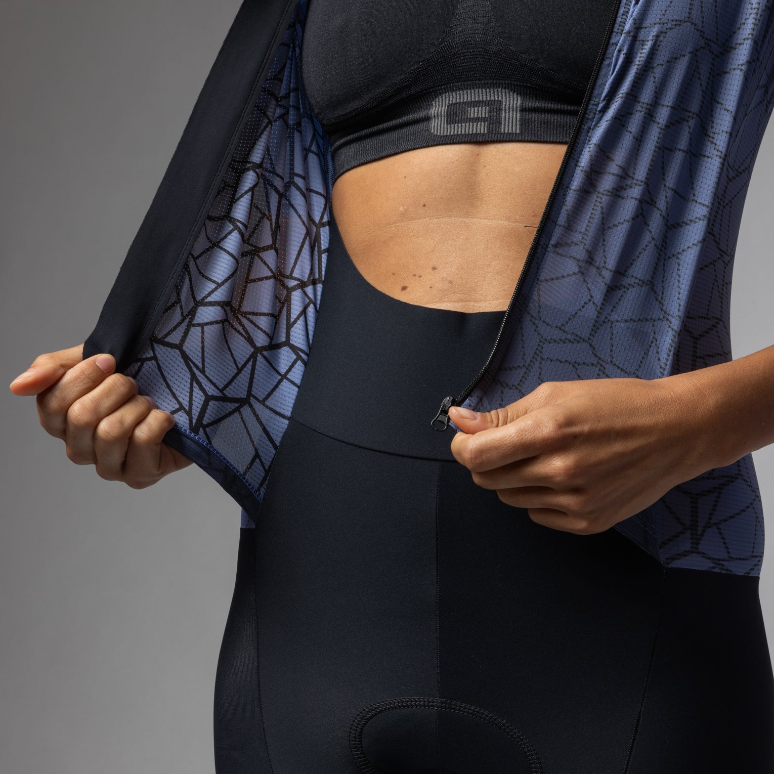 al-cycling-body-con-cerniera-frontale-donna-beyond-body-triathlon-graphene image 6