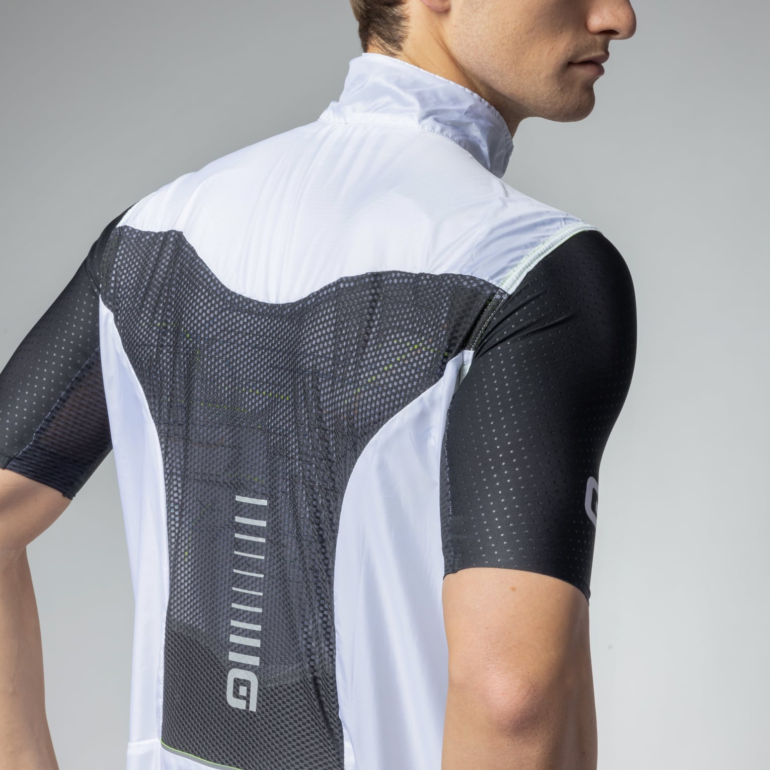 al-cycling-gilet-uomo-light-pack-ale-gilet-antivento-impachettabile-da-ciclismo image 5