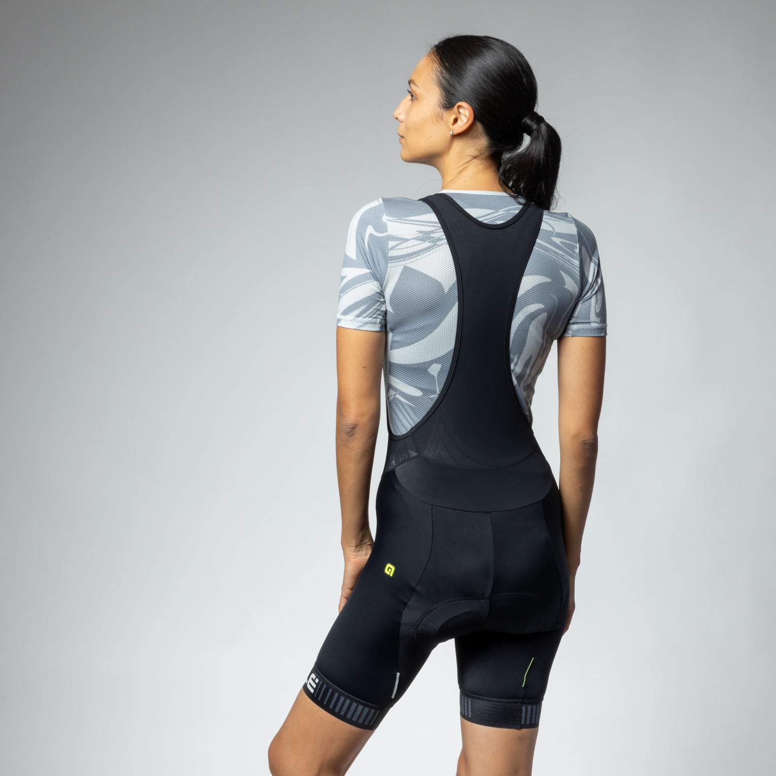 pantaloncino-con-bretelle-al-cycling-traguardo-donna image 2
