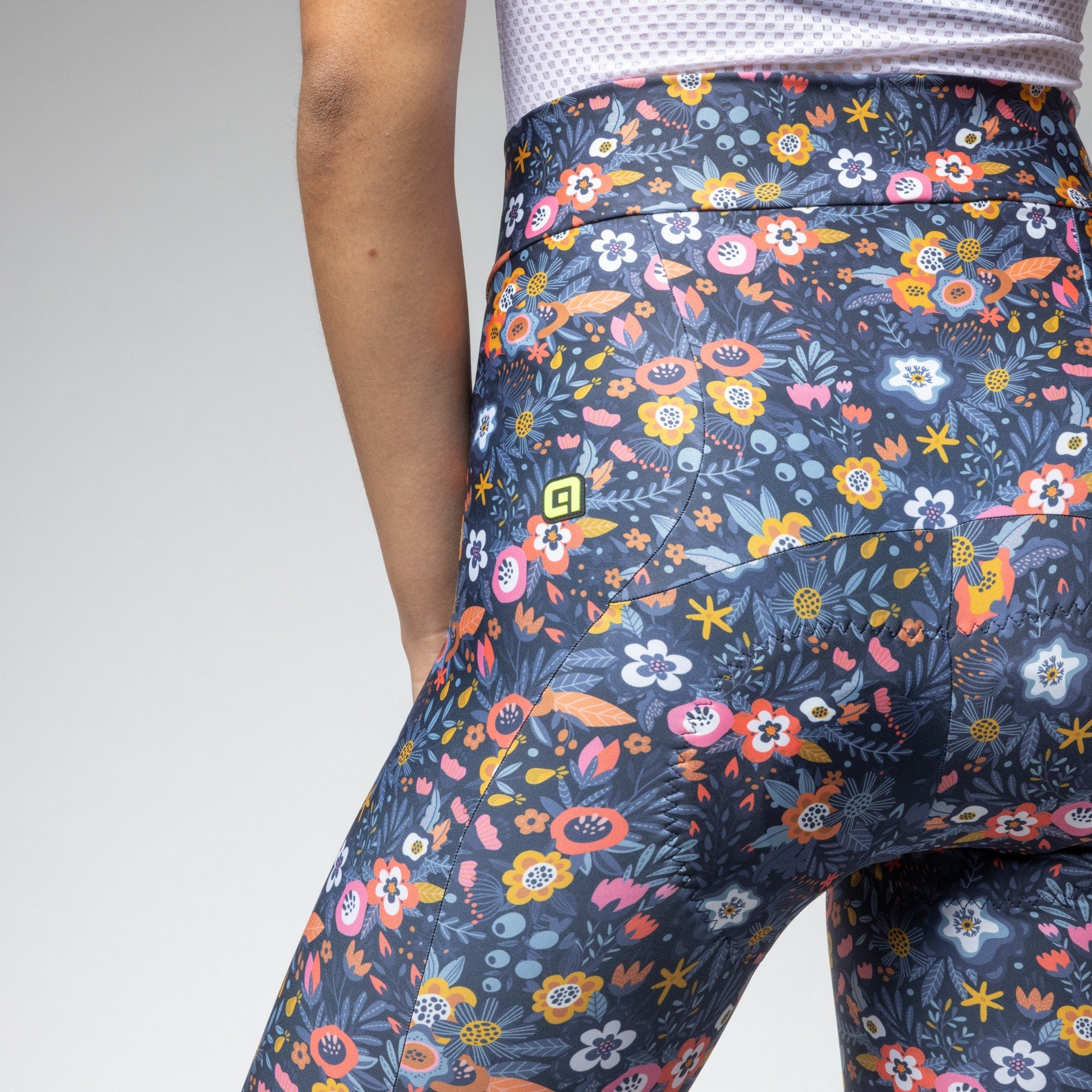 al-cycling-pantaloncino-senza-bretelle-donna-master-graphic-performance-e-stile image 5