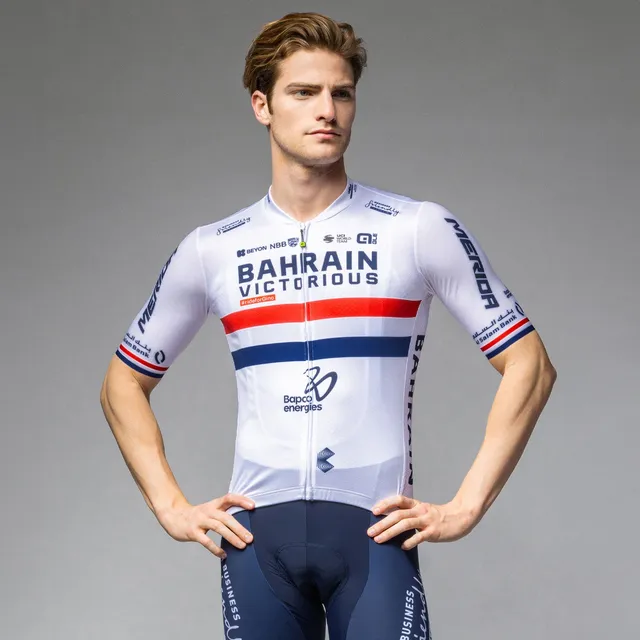 al-cycling-maglia-manica-corta-uomo-bahrain-victorious-campione-britannico image 1